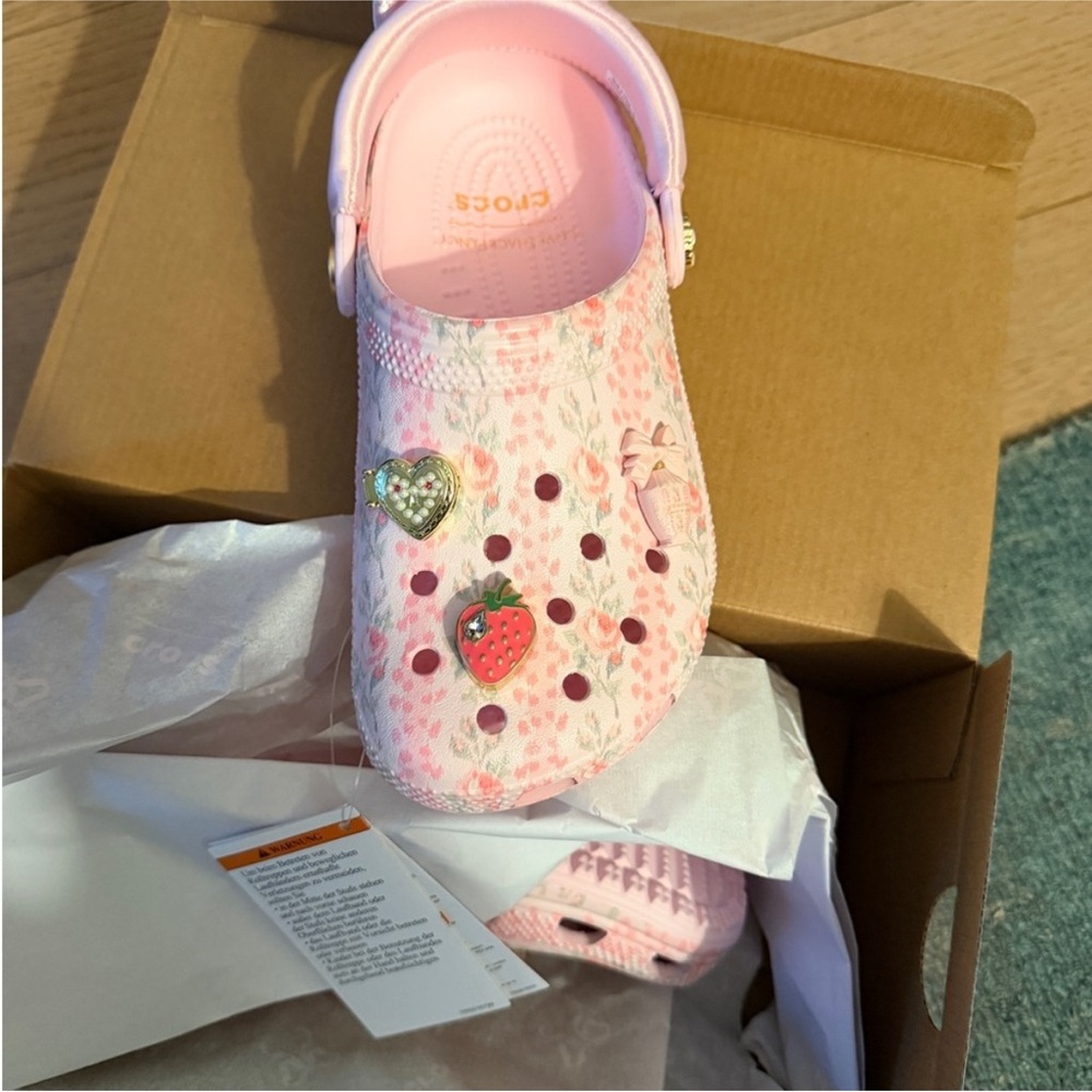 Love Shack Fancy x CROCS kids  pink floral size 2, NwT - Picture 2 of 7